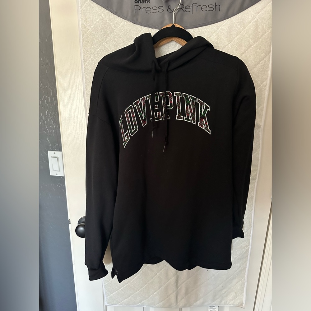 Pink hoodie with pockets. New without tags